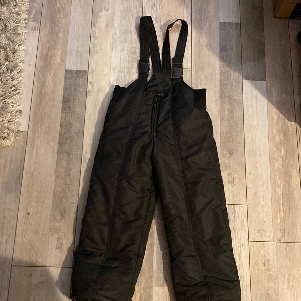 Unisex size 5 snow pants, only worn twice!